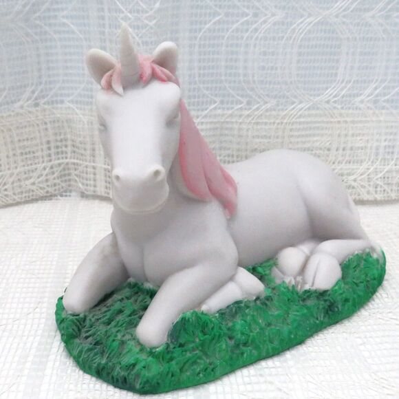 Horizon Resin Unicorn Figurine Lying Down In Grass, Fantasy Decor Unicorn Lover - Picture 1 of 7